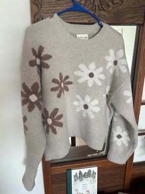 Freshman Taupe Crewneck Sweater with White & Brown Daisy Print Sz XL